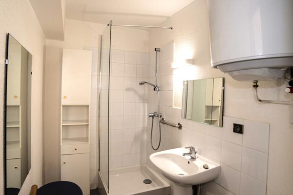 11100 NARBONNE A LOUER NARBONNE T1 BIS MEUBLE AVEC TERRASSE ET CLIMATISATION