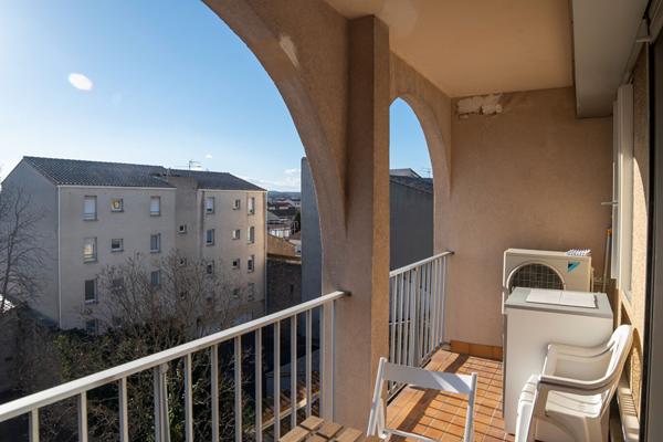 11100 NARBONNE A LOUER NARBONNE T1 BIS MEUBLE AVEC TERRASSE ET CLIMATISATION