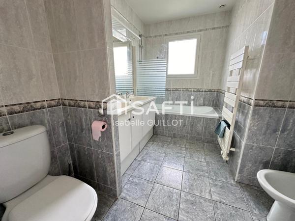 Maison 4 chambres avec piscine et garage