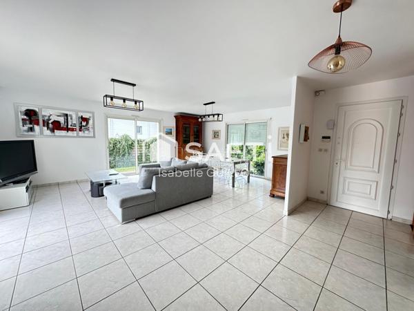 Maison 4 chambres avec piscine et garage