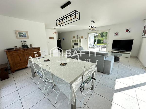 Maison 4 chambres avec piscine et garage