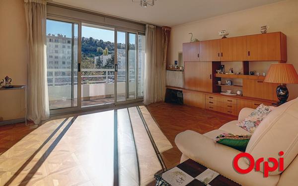 Appartement à vendre    2 pièces •  Bourgoin-Jallieu