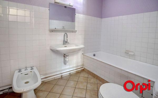Appartement à vendre    2 pièces •  Bourgoin-Jallieu