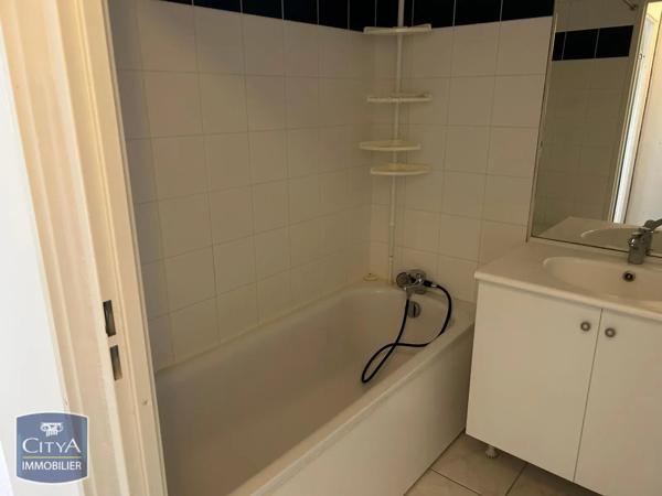 Appartement à louer 2 pièces 55.82m² Villeneuve-sur-Yonne (89500)