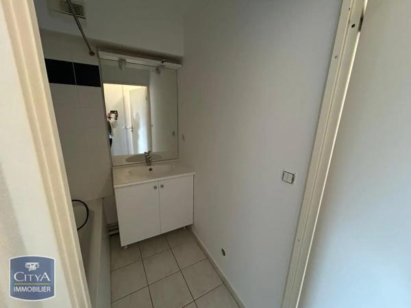 Appartement à louer 2 pièces 55.82m² Villeneuve-sur-Yonne (89500)