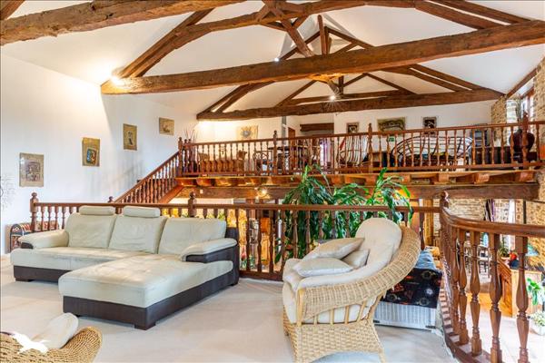 Maison à vendre |  Saint-Yrieix-la-Perche |  7 pièces | 330 m²