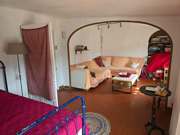 Coup de cœur assuré pour cette bâtisse atypique !