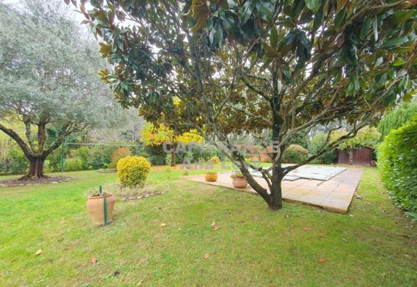 Maison de plain pied 3 chambres, garage, atelier, piscine sur plus de 1300m²