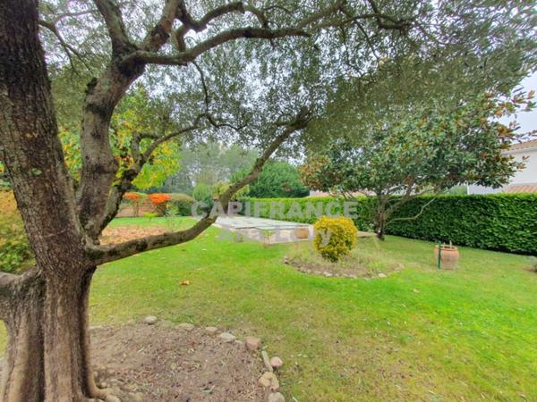 Maison de plain pied 3 chambres, garage, atelier, piscine sur plus de 1300m²