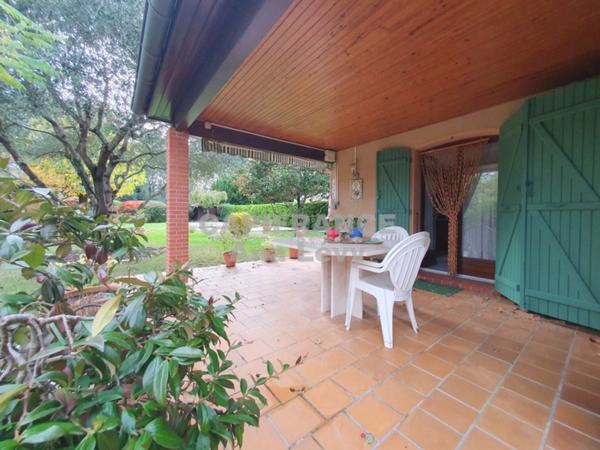 Maison de plain pied 3 chambres, garage, atelier, piscine sur plus de 1300m²