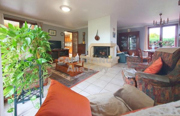 Maison de plain pied 3 chambres, garage, atelier, piscine sur plus de 1300m²