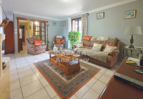 Maison de plain pied 3 chambres, garage, atelier, piscine sur plus de 1300m²