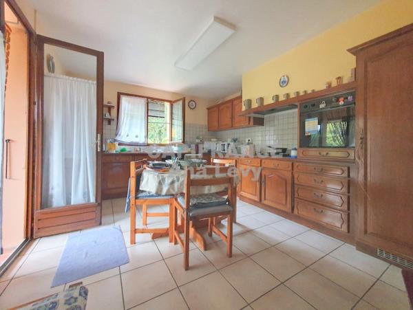 Maison de plain pied 3 chambres, garage, atelier, piscine sur plus de 1300m²