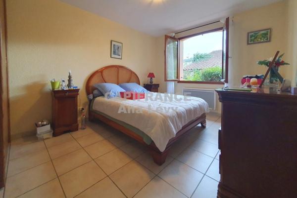 Maison de plain pied 3 chambres, garage, atelier, piscine sur plus de 1300m²