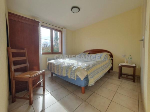 Maison de plain pied 3 chambres, garage, atelier, piscine sur plus de 1300m²