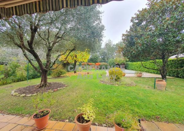 Maison de plain pied 3 chambres, garage, atelier, piscine sur plus de 1300m²