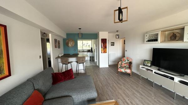 Appartement
                                                                                                                                                                                                                                                                                                                        4 pièce(s)                                                                                                                                                                                                          3 chambre(s)                                                                                                                                                                                                          75  m²