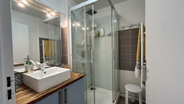 Appartement
                                                                                                                                                                                                                                                                                                                        4 pièce(s)                                                                                                                                                                                                          3 chambre(s)                                                                                                                                                                                                          75  m²