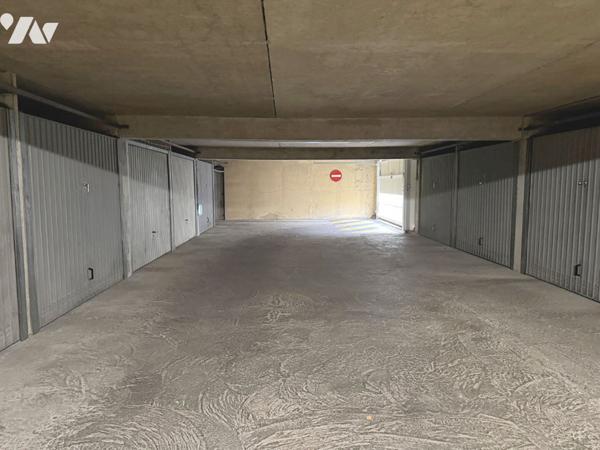 GARAGE SQUARE DU HAUT BLOSNE (BREQUIGNY) !