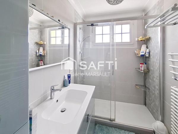 Centre bourg, maison 6 pièces, 157 m²