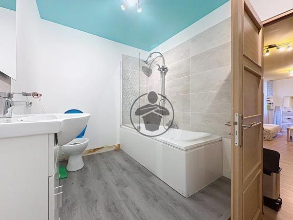 Location                                                      Appartement
                        
                     2 pièces                      44 m2                     à Saint-Quentin
