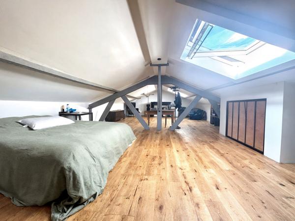 Loft Wasquehal 5 pièce(s) 370 m2