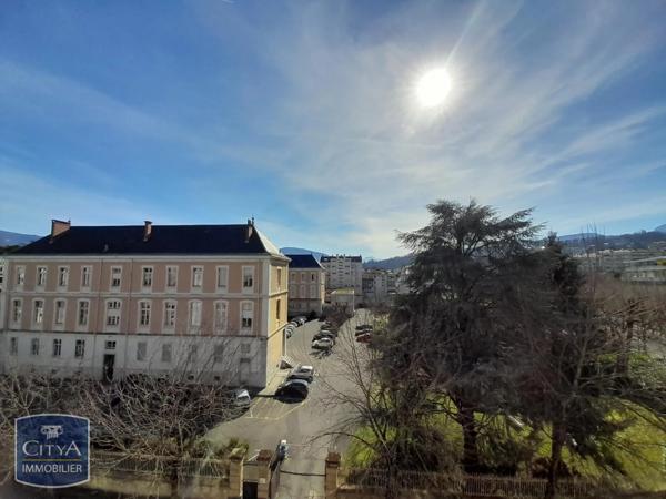 Appartement à louer 3 pièces 75.61m² Chambéry (73000)