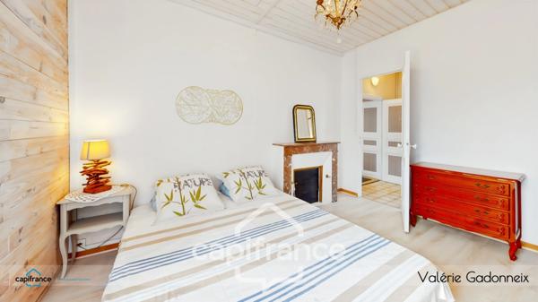 Dpt Vendée (85), à vendre à VIX Maison Charentaise de Caractère, des années 1940, bâtie en pierre, 4 chambres, dépendances, avec loft habitable, cuisine d'été, Trois garages, terrain constructible.