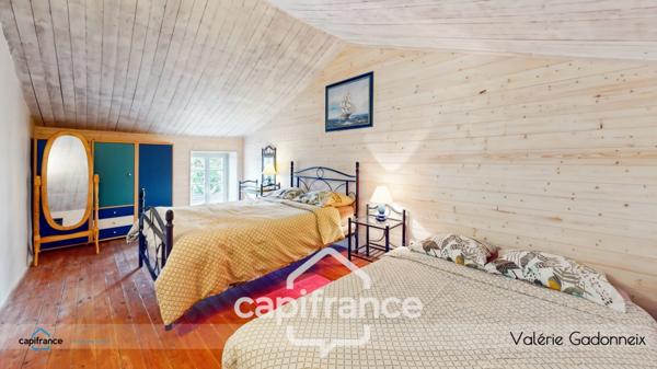 Dpt Vendée (85), à vendre à VIX Maison Charentaise de Caractère, des années 1940, bâtie en pierre, 4 chambres, dépendances, avec loft habitable, cuisine d'été, Trois garages, terrain constructible.