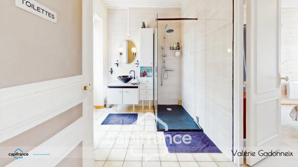 Dpt Vendée (85), à vendre à VIX Maison Charentaise de Caractère, des années 1940, bâtie en pierre, 4 chambres, dépendances, avec loft habitable, cuisine d'été, Trois garages, terrain constructible.