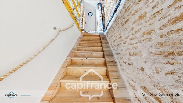 Dpt Vendée (85), à vendre à VIX Maison Charentaise de Caractère, des années 1940, bâtie en pierre, 4 chambres, dépendances, avec loft habitable, cuisine d'été, Trois garages, terrain constructible.