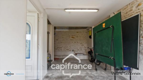 Dpt Vendée (85), à vendre à VIX Maison Charentaise de Caractère, des années 1940, bâtie en pierre, 4 chambres, dépendances, avec loft habitable, cuisine d'été, Trois garages, terrain constructible.