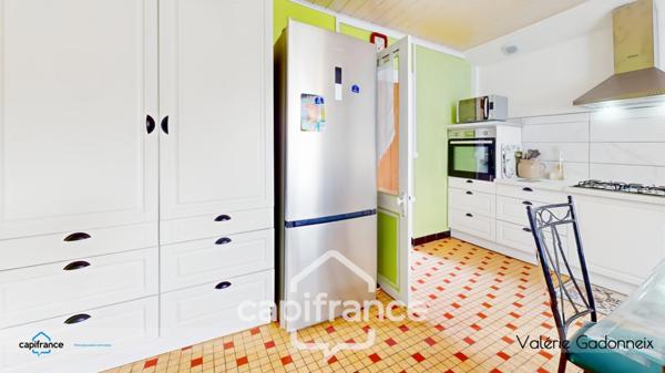 Dpt Vendée (85), à vendre à VIX Maison Charentaise de Caractère, des années 1940, bâtie en pierre, 4 chambres, dépendances, avec loft habitable, cuisine d'été, Trois garages, terrain constructible.