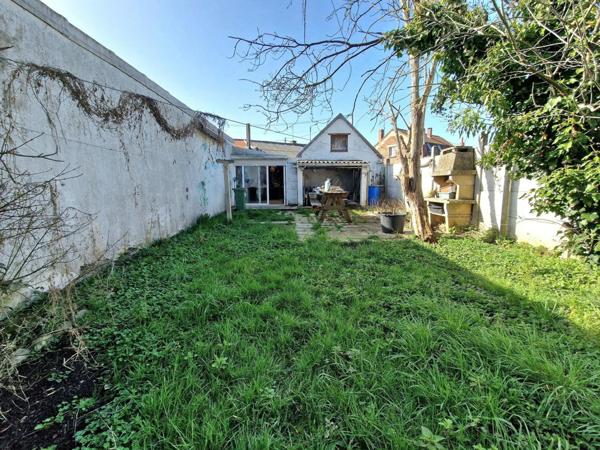 Habitation avec grand garage et fort potentiel