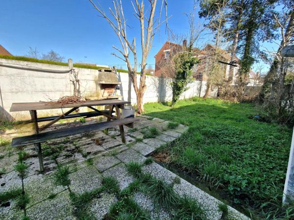 Habitation avec grand garage et fort potentiel