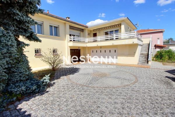 LIMITE ST FONS: # MAISON INDIVIDUELLE# 3 GARAGES# PISCINE OLYMPIQUE#RARE