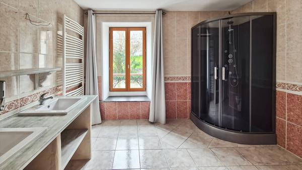 Saint-Méard-de-Drône (24600) RARE : Viager Libre - Grande Maison de 240 m² - Libre Immédiatement bouquet 106000 € rente 673 € ,monsieur 76