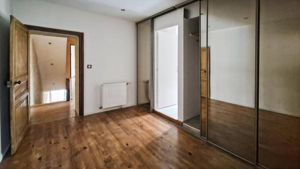 Saint-Méard-de-Drône (24600) RARE : Viager Libre - Grande Maison de 240 m² - Libre Immédiatement bouquet 106000 € rente 673 € ,monsieur 76