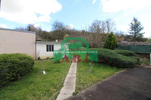 58, Maison habitable de suite à rafraichir au gout du jour - de plain-pied sur 2345m² de terrain.