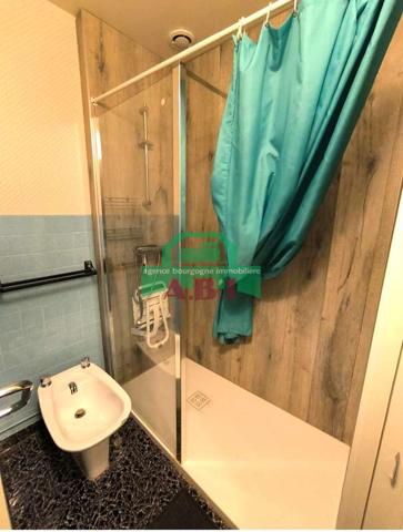 58, Maison habitable de suite à rafraichir au gout du jour - de plain-pied sur 2345m² de terrain.