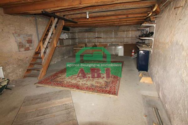 58, Maison habitable de suite à rafraichir au gout du jour - de plain-pied sur 2345m² de terrain.