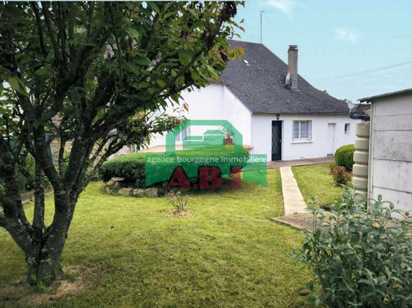 58, Maison habitable de suite à rafraichir au gout du jour - de plain-pied sur 2345m² de terrain.