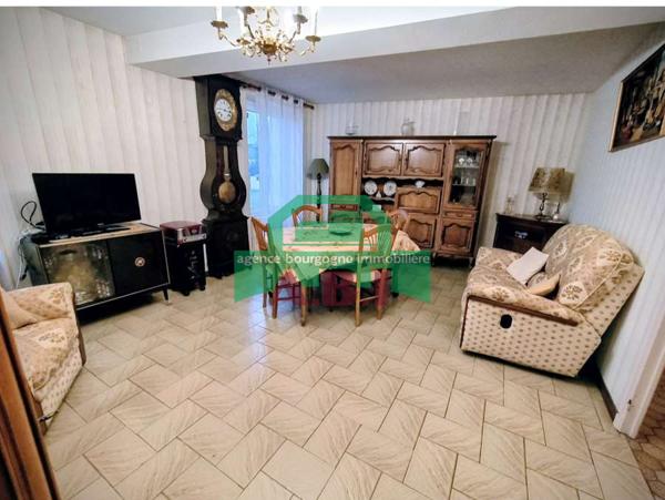 58, Maison habitable de suite à rafraichir au gout du jour - de plain-pied sur 2345m² de terrain.