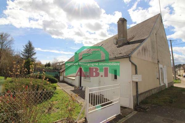 58, Maison habitable de suite à rafraichir au gout du jour - de plain-pied sur 2345m² de terrain.