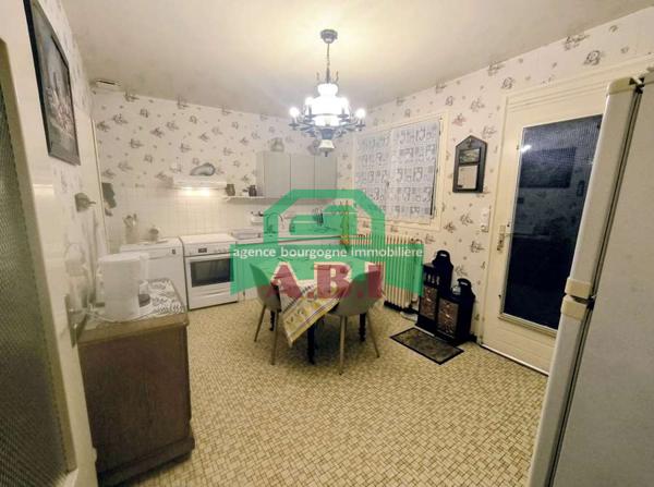 58, Maison habitable de suite à rafraichir au gout du jour - de plain-pied sur 2345m² de terrain.