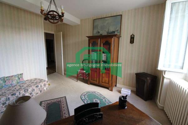58, Maison habitable de suite à rafraichir au gout du jour - de plain-pied sur 2345m² de terrain.