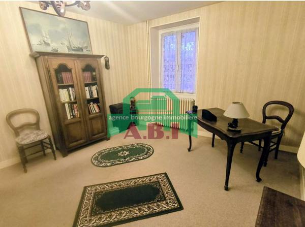 58, Maison habitable de suite à rafraichir au gout du jour - de plain-pied sur 2345m² de terrain.