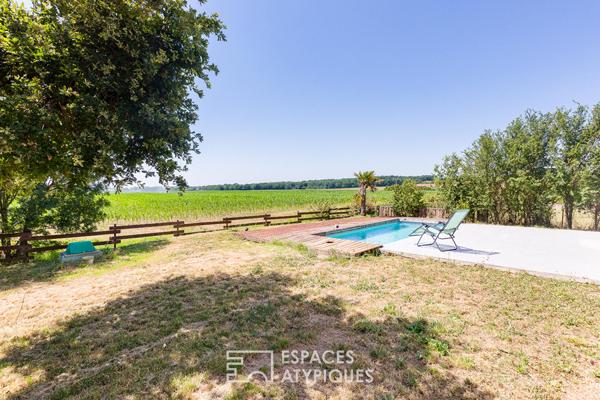 Maison contemporaine avec piscine et vue dégagée à Merville