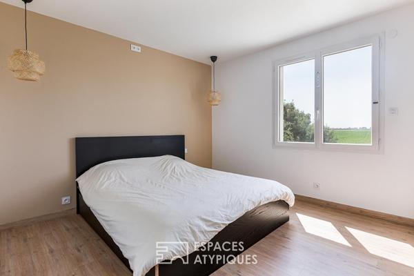 Maison contemporaine avec piscine et vue dégagée à Merville