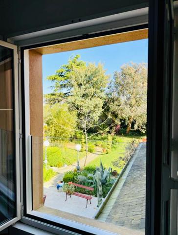 LA ROCHE SUR YON (85) - PENTAGONE - MAISON DE CARACTERE BOURREE DE CHARME AVEC PISCINE ET JARDIN CLOS